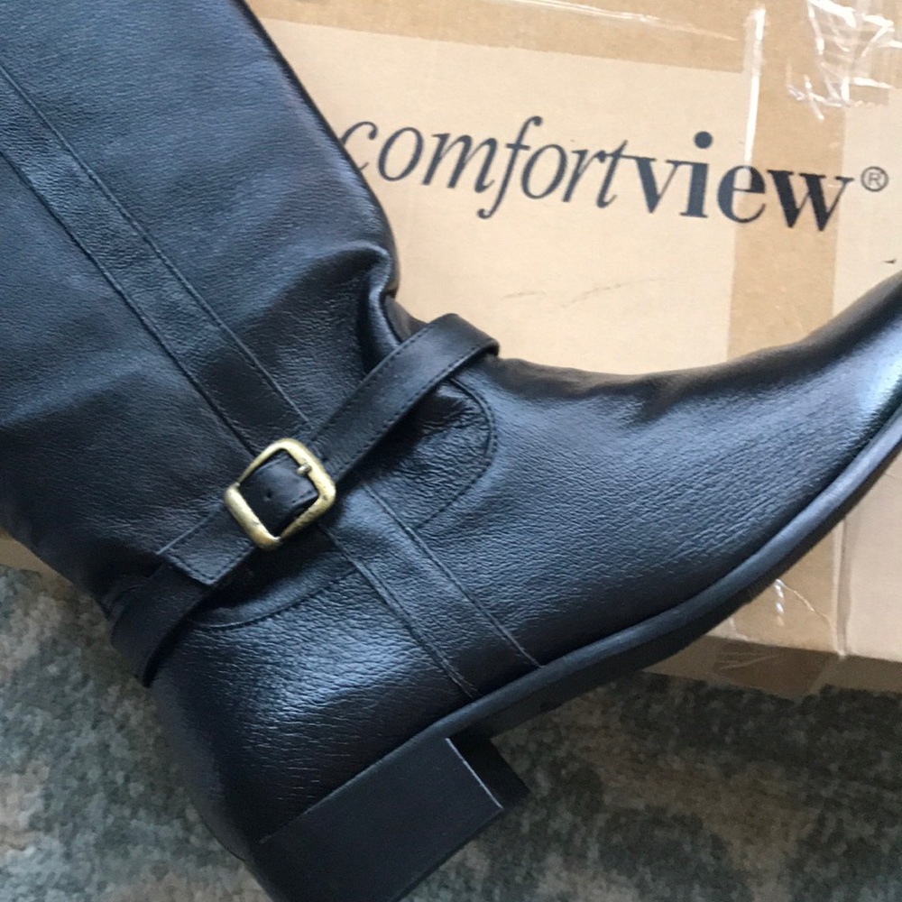 Jessica London, Comfortview boots